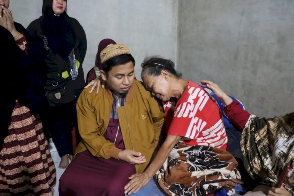 Datangi Langsung Lokasi Kebakaran di Cempae, Wali Kota Parepare Tasming Hamid Beri Dukungan Moril kepada Korban