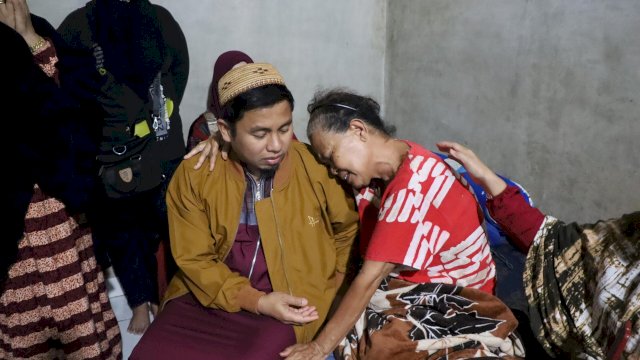 Datangi Langsung Lokasi Kebakaran di Cempae, Wali Kota Parepare Tasming Hamid Beri Dukungan Moril kepada Korban