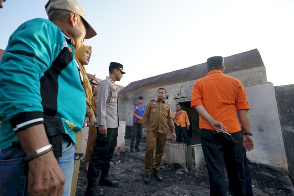 Korban Kebakaran Sumur Jodoh Terima Bantuan, Wali Kota Tasming Hamid Ajak Perkuat Semangat Gotong Royong