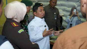 Tinjau Gudang Bulog, Wali Kota Parepare Tasming Hamid Tegaskan Warga Tak Akan Kekurangan Beras