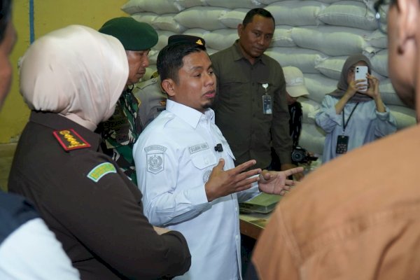 Tinjau Gudang Bulog, Wali Kota Parepare Tasming Hamid Tegaskan Warga Tak Akan Kekurangan Beras