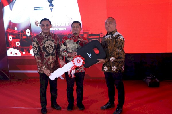 Malam Ramah Tamah HUT ke-81 RI di Parepare Semarak, Tasming Serahkan Penghargaan dan Bantuan CSR