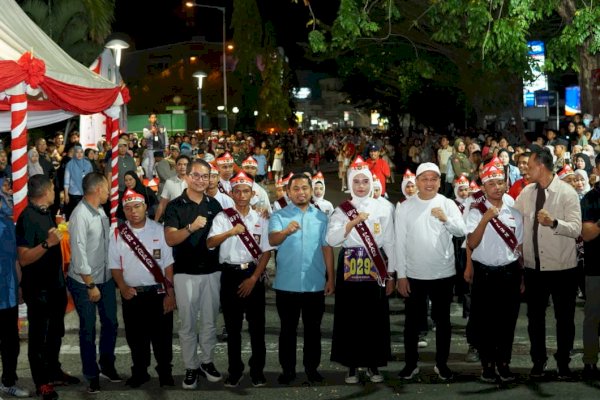Semarak HUT ke-81 RI, Wali Kota Parepare Tasming Hamid Beri Semangat Peserta Gerak Jalan