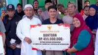 Gubernur Sulsel Serahkan Bantuan untuk Korban Kebakaran di Kandea Makassar