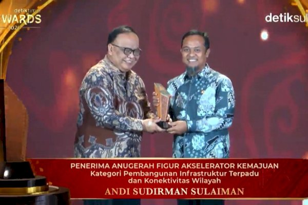 Gubernur Sulsel Raih detiktimur Awards, MYP Dinilai Perkuat Konektivitas dan Pemerataan Pembangunan