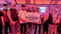 Gubernur Andi Sudirman Kunjungi Pengungsi Kebakaran di Tallo, Salurkan Bantuan Rp795 Juta