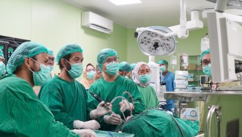 Operasi ETOS Perdana di RSUD Labuang Baji, Perluas Pilihan Layanan Bedah Saraf Minimal Invasif