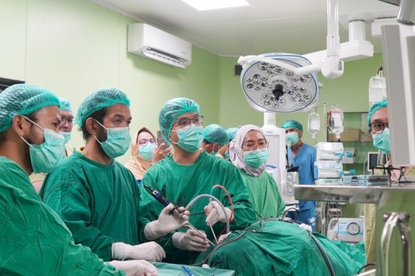 Operasi ETOS Perdana di RSUD Labuang Baji, Perluas Pilihan Layanan Bedah Saraf Minimal Invasif