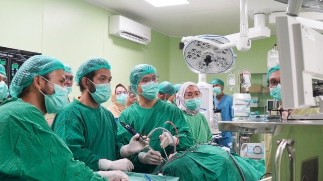 RSUD Labuang Baji menghadirkan Endoscopy Trans-Orbital Surgery (ETOS).