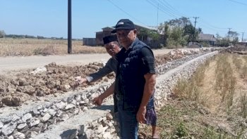 Tinjau Proyek Irigasi, Ketua Komisi II DPRD Pangkep Soroti Kualitas Pondasi