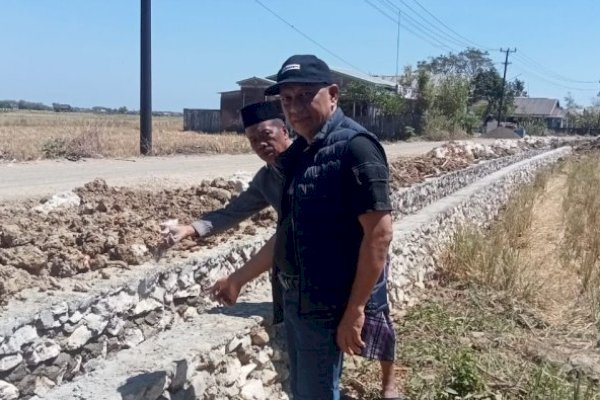 Tinjau Proyek Irigasi, Ketua Komisi II DPRD Pangkep Soroti Kualitas Pondasi