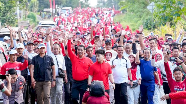Hari Pramuka ke-65 di Bone, Gubernur Sulsel dan Mentan RI Lepas Ribuan Peserta Jalan Sehat