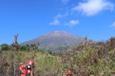 Respons Cepat, Manggala Agni dan Tim Gabungan Padamkan Kebakaran 30 Hektare di TN Gunung Rinjani