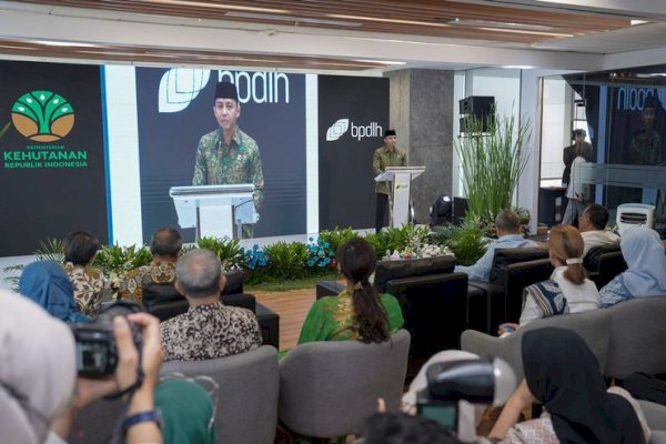 Menhut Raja Juli Antoni Apresiasi Penyaluran Dana RBP REDD+ GCF-2 oleh BPDLH