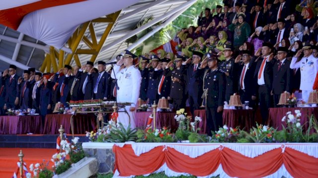 Pimpin Detik-detik Proklamasi HUT ke-81 RI, Bupati Pangkep Ingatkan Warga Jaga Kerukunan