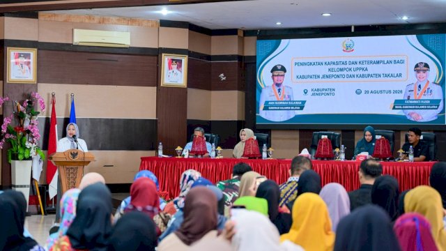 Wagub Sulsel Buka Pelatihan Perempuan dan Serahkan Dukungan Usaha bagi UPPKA Jeneponto dan Takalar