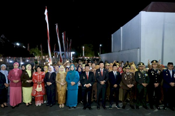 Barisan Obor Semarakkan Malam HUT ke-81 Kemerdekaan RI di Takalar