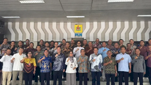 Wakil Bupati Pinrang, Sudirman Bungi, S.IP., M.Si., menghadiri Rapat Pembahasan Pengurusan Perizinan Kawasan Hutan dalam rangka percepatan Program Lisdes Tahun Anggaran 2026.