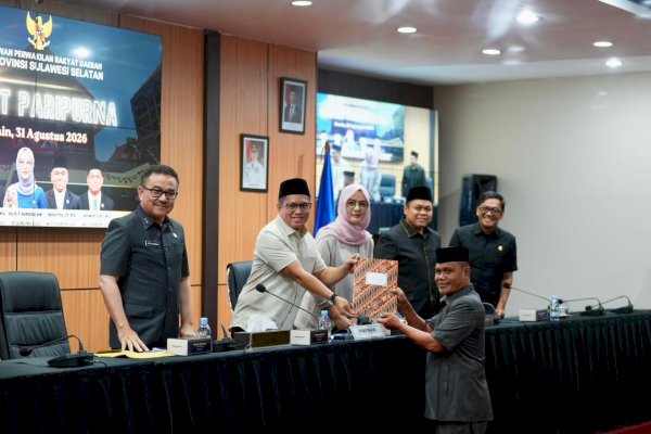 Sekda Jufri Rahman Hadiri Paripurna DPRD Sulsel, Hasil Reses Jadi Masukan Perencanaan Pembangunan