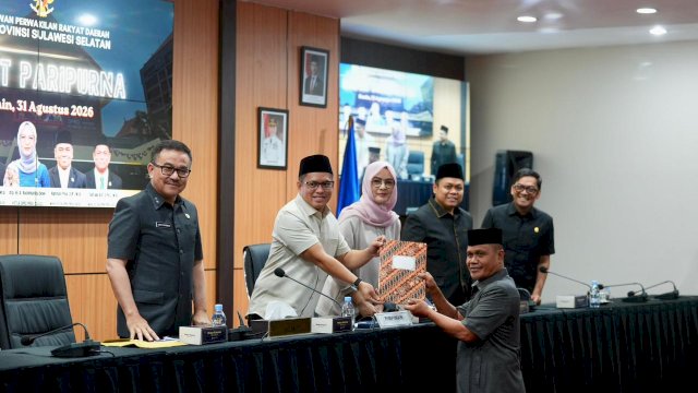 Sekda Jufri Rahman Hadiri Paripurna DPRD Sulsel, Hasil Reses Jadi Masukan Perencanaan Pembangunan