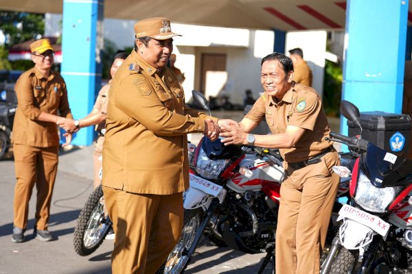 Medan Berat Tak Jadi Halangan, Pemkab Maros Fasilitasi Guru dengan Motor Semi Trail