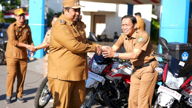 Medan Berat Tak Jadi Halangan, Pemkab Maros Fasilitasi Guru dengan Motor Semi Trail