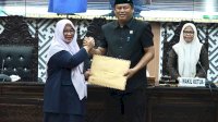Wabup Puspawati Serahkan Ranperda Perubahan APBD 2026 ke DPRD Lutim
