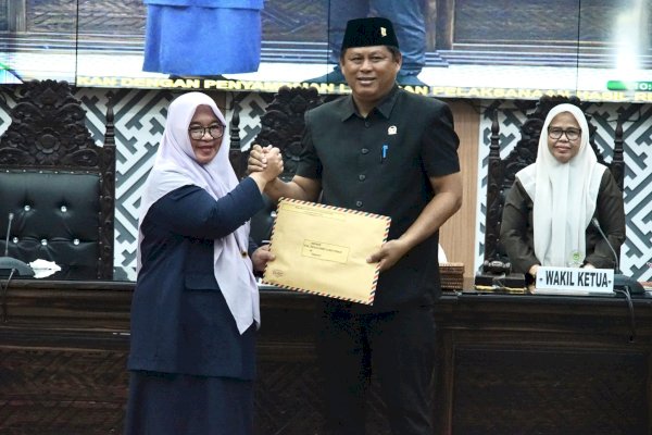 Wabup Puspawati Serahkan Ranperda Perubahan APBD 2026 ke DPRD Lutim