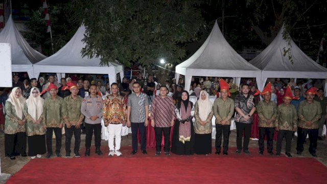 Wali Kota Makassar, Munafri Arifuddin saat menghadiri Pesta Rakyat dalam rangka perayaan HUT ke-81 Republik Indonesia yang digelar Pemerintah Kecamatan Kepulauan Sangkarrang di Pulau Barrang Lompo.