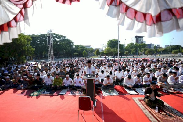 Kemarau Panjang, Wali Kota Makassar Bersama Warga Salat Istisqa di Al-Markaz