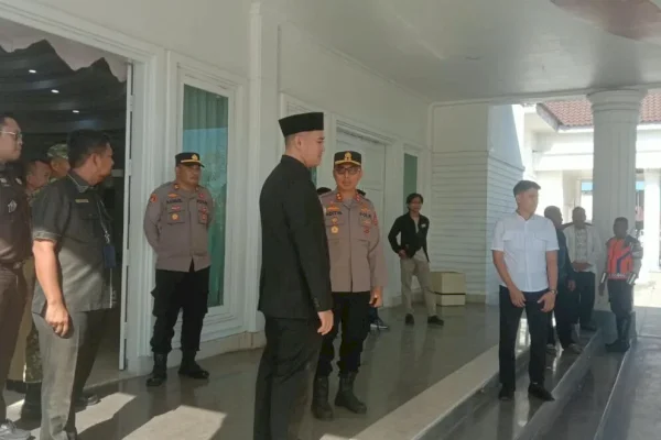 Bupati Pangkep Yusran Lantik Jamaluddin, Nahkodai Desa Kapoposang Bali