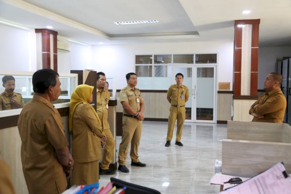 Sidak Singkat Bupati Ibas, Beasiswa Hingga Bersihnya Ruangan Prokopim Jadi Sorotan