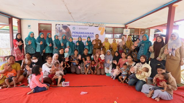TP PKK Kota Makassar meninjau pelaksanaan program pembagian makanan bergizi bagi ibu hamil, batita, dan balita di Kelurahan Maccini Sombala, Kecamatan Tamalate.