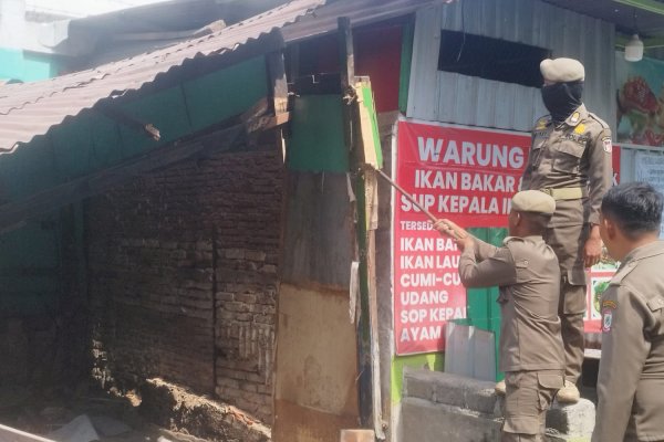 Setelah 20 Tahun Menempati Fasum, 10 Lapak di Gunung Lompo Battang Dibongkar Mandiri