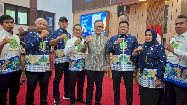 Wamendagri Bima Arya, bersama jajaran Pemerintah Kabupaten Sidrap.
