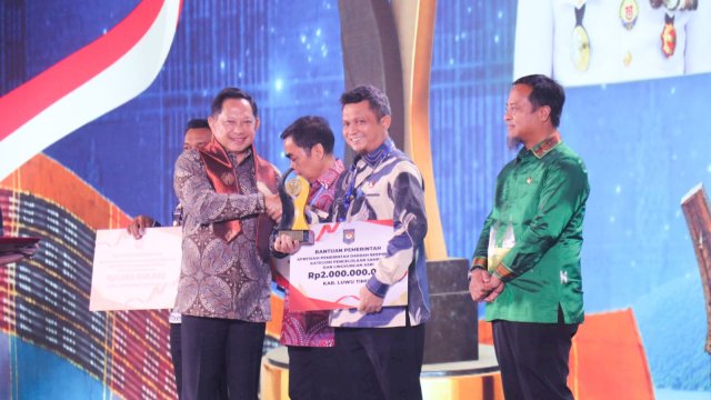 &lrm;&lrm;Lutim Raih Penghargaan Terbaik di Ajang Apresiasi Daerah berprestasi se Sulawesi