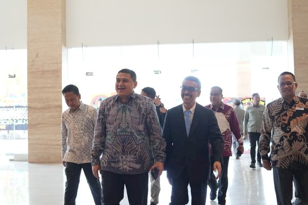Titip Pesan ke Wisudawan STIM-LPI, Appi: Jaga Integritas dan Nama Baik Almamater