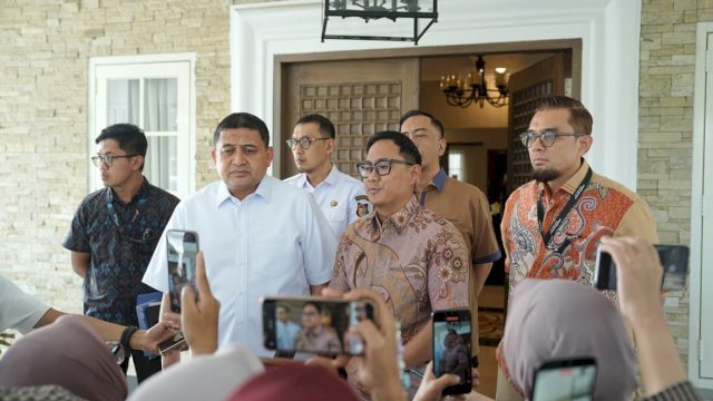 Wali Kota Makassar Munafri Arifuddin saat menerima Executive General Manager Pertamina Patra Niaga Sulawesi Deny Sukendar di Rumah Jabatan Wali Kota Makassar.