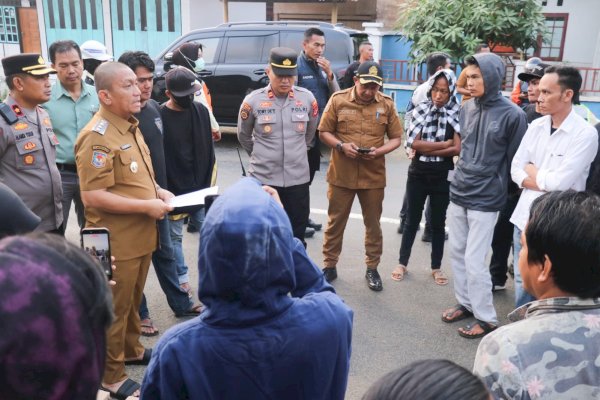 Dua Titik Jalan Diblokir Warga, Bupati Ibas Turun Langsung Buka Ruang Mediasi