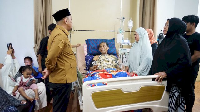 Malam Hari ke RSUD I Lagaligo, Bupati Ibas Sapa Pasien dan Beri Semangat