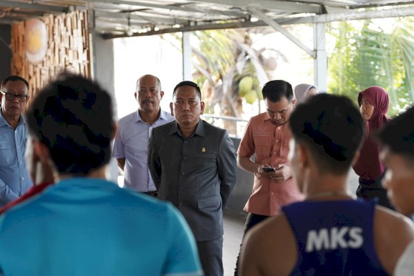 Jelang Porprov Bone-Wajo, Ketua KONI Makassar Ismail Pantau Langsung Latihan Petinju