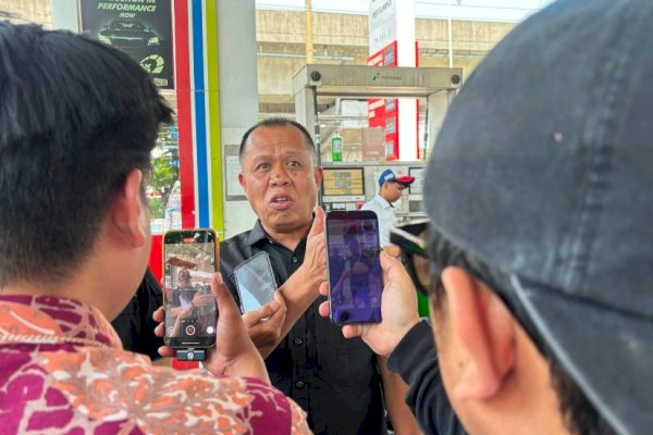 Sidak SPBU di Makassar, Muhammad Sadar Soroti Antrean BBM Mengular Lebih dari 1 Kilometer