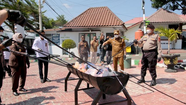 Wawali Hermanto Hadiri Pemusnahan Barang Bukti di Kejari Parepare, Tegaskan Kepastian Hukum