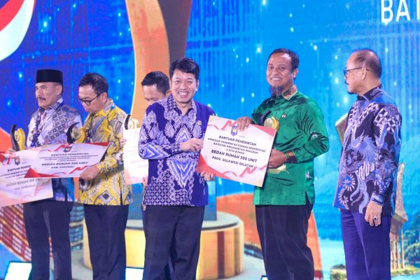 Terima Dua Penghargaan dari Kemendagri, Andi Sudirman: Insentif Harus Berdampak bagi Masyarakat