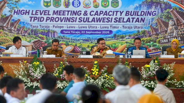 Sekda Sulsel Jufri Rahman, saat menghadiri High Level Meeting (HLM) dan Capacity Building Tim Pengendalian Inflasi Daerah (TPID) Provinsi Sulawesi Selatan Zona V.