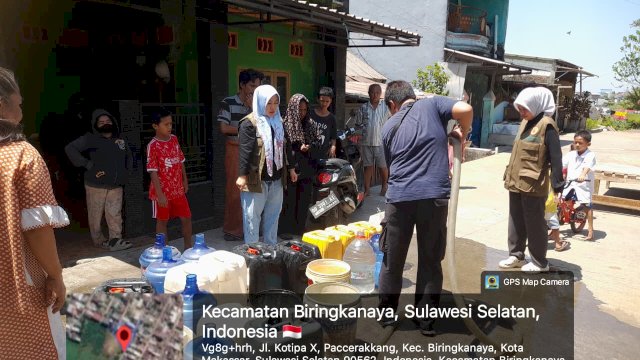 Disperkimtan Sulsel menyalurkan bantuan air bersih kepada warga yang terdampak kekeringan di sejumlah wilayah Kota Makassar dan Kabupaten Maros.