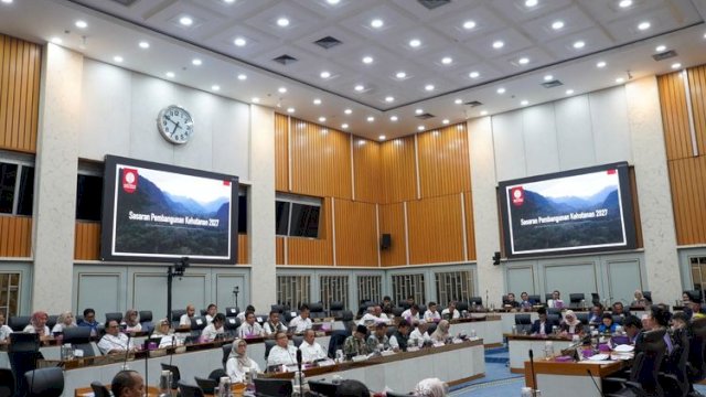 Rapat Kerja Komisi IV DPR RI bersama Menteri Kehutanan Raja Juli Antoni yang digelar di Gedung Nusantara DPR RI.