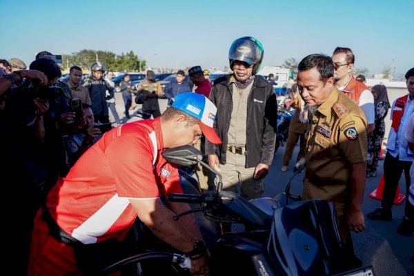 Gubernur Sulsel Tinjau Pengisian BBM Kendaraan Roda Dua di Modular SPBU Kawasan CPI