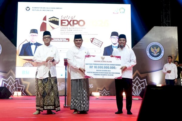 Gubernur Sulsel Serahkan Rp10 Miliar untuk Pembangunan Masjid Asrama Haji