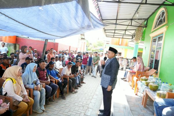 Sapa Warga Pulau Terluar, Munafri Serahkan Bantuan untuk 143 Nelayan di Lumu-lumu